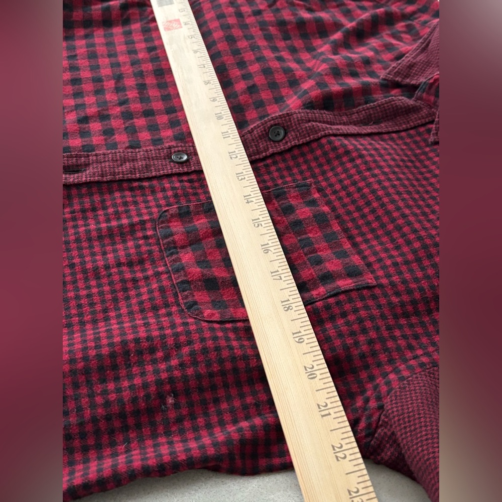 Uniqlo Men's Red and Black Plaid Patchwork Flannel Holiday Lumberjack Shirt - Picture 4 of 7